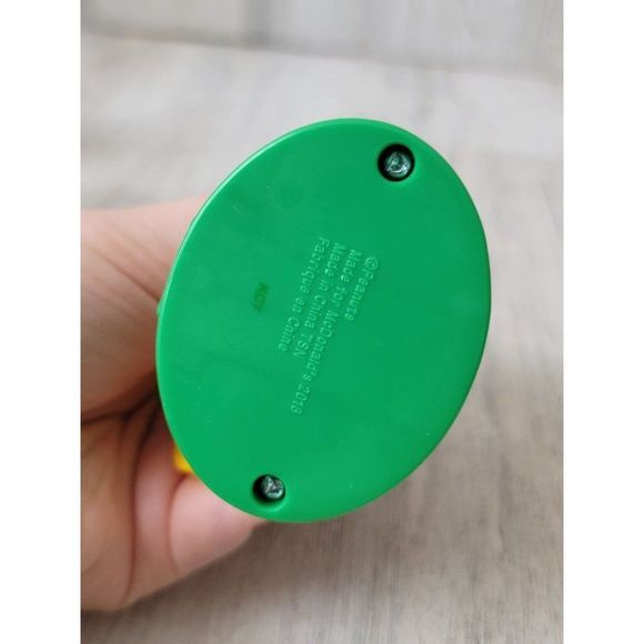 McDonald's baseball 2018 Snoopy keychain toy figure - Picture 4 of 4